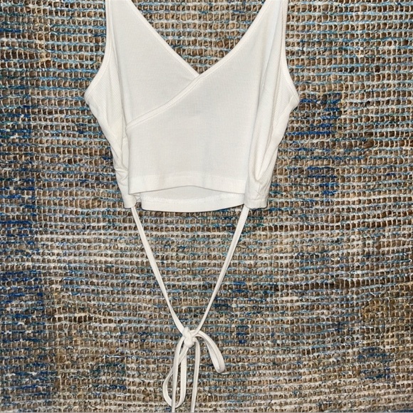 Romwe Spaghetti Strap Crop Top - Picture 2 of 4
